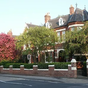Pensión Ascot House